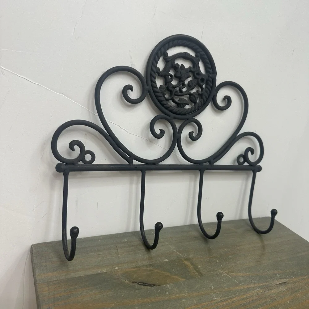 Vintage Wrought Iron Artisan 4 Hook Wall-Mount Coat Rack Holder Hat hanger Black